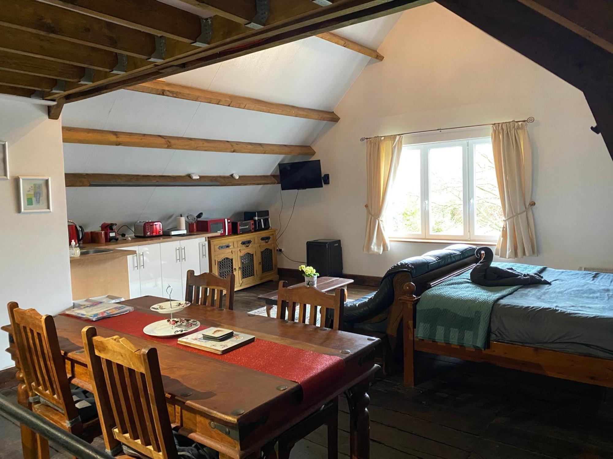 Spacious, Rustic Studio Space For 2 Persons Saint-Cyr-du-Bailleul Exterior foto